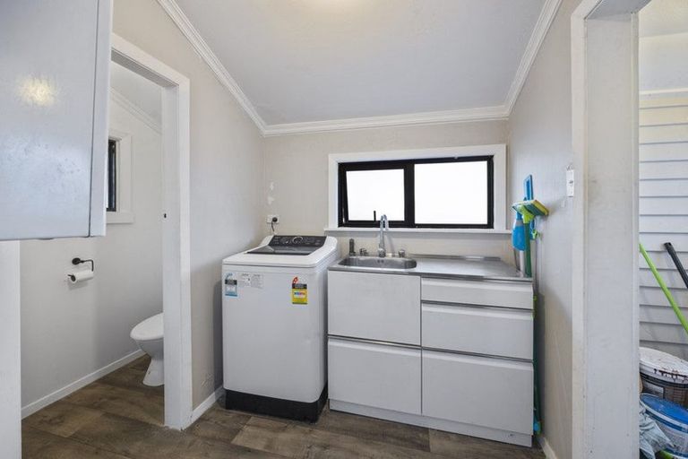 Photo of property in 112 Glover Road, Hawera, 4610