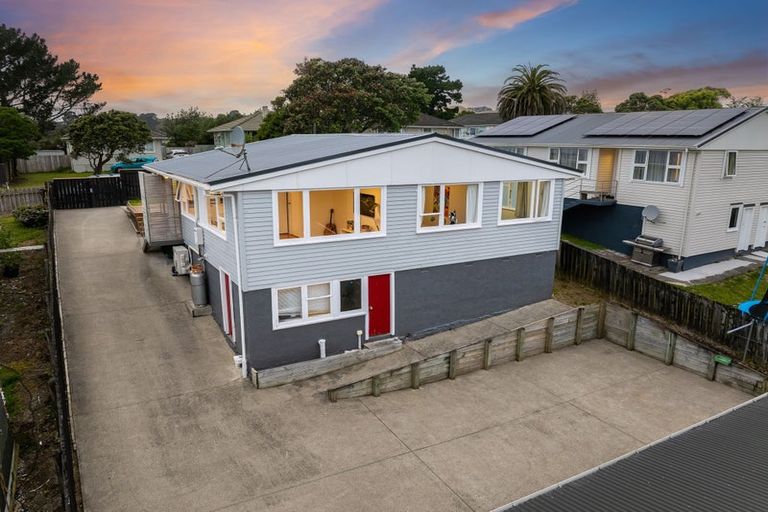 Photo of property in 16 Sasanof View, Ascot Park, Porirua, 5024