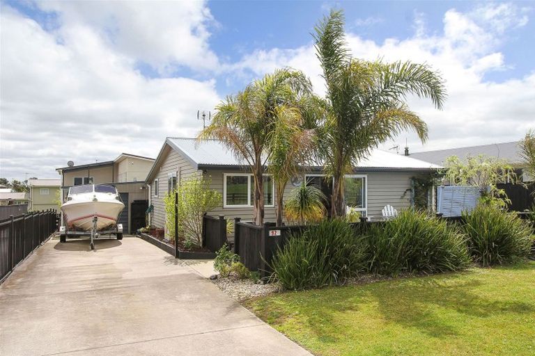 Photo of property in 92 Wharf Road, Clarks Beach, Pukekohe, 2679