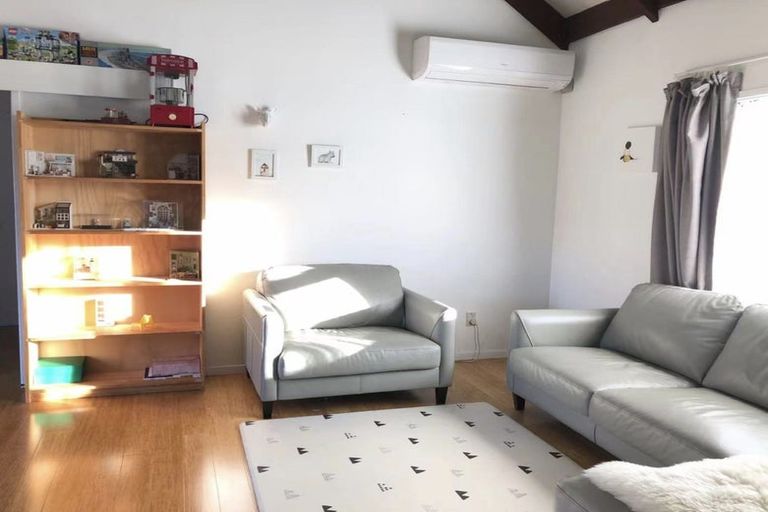 Photo of property in 8 Fortunes Road, Half Moon Bay, Auckland, 2012