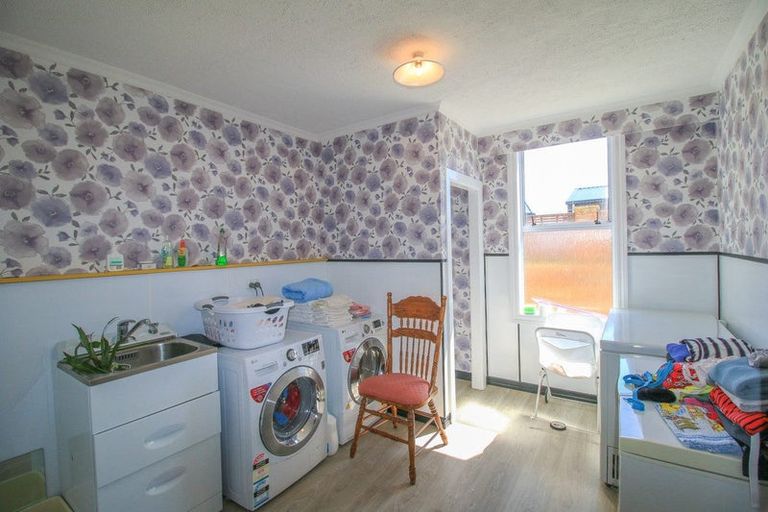 Photo of property in 160 Marine Parade, Bluff, 9814