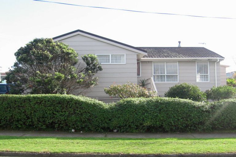 Photo of property in 32 Waiuta Street, Titahi Bay, Porirua, 5022