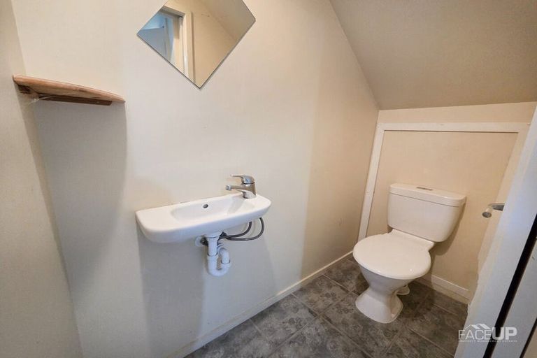 Photo of property in 3/4 Keeling Road, Henderson, Auckland, 0612