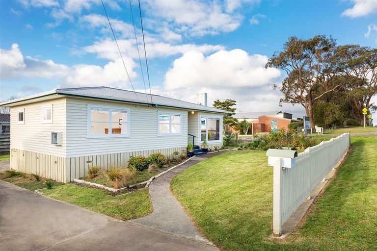 Photo of property in 1/136 Chivalry Road, Glenfield, Auckland, 0629