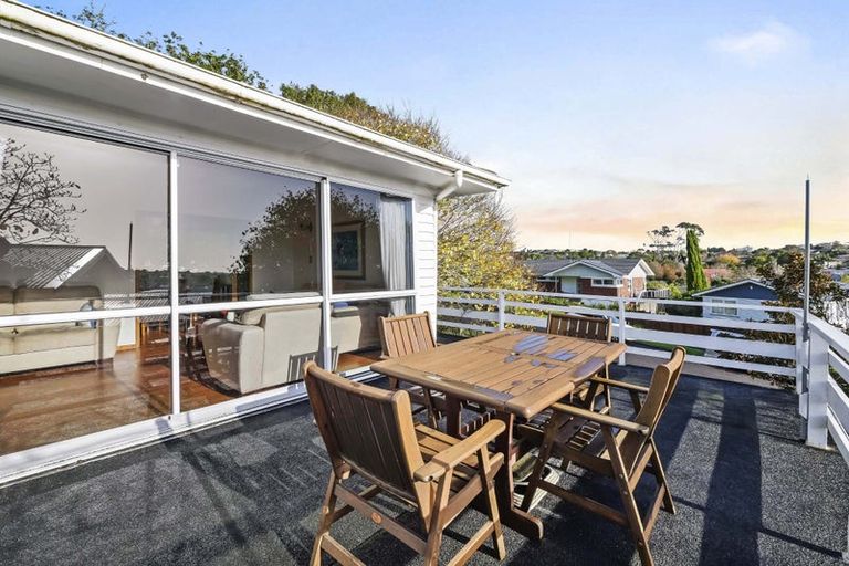 Photo of property in 33 Nevada Avenue, Pakuranga Heights, Auckland, 2010
