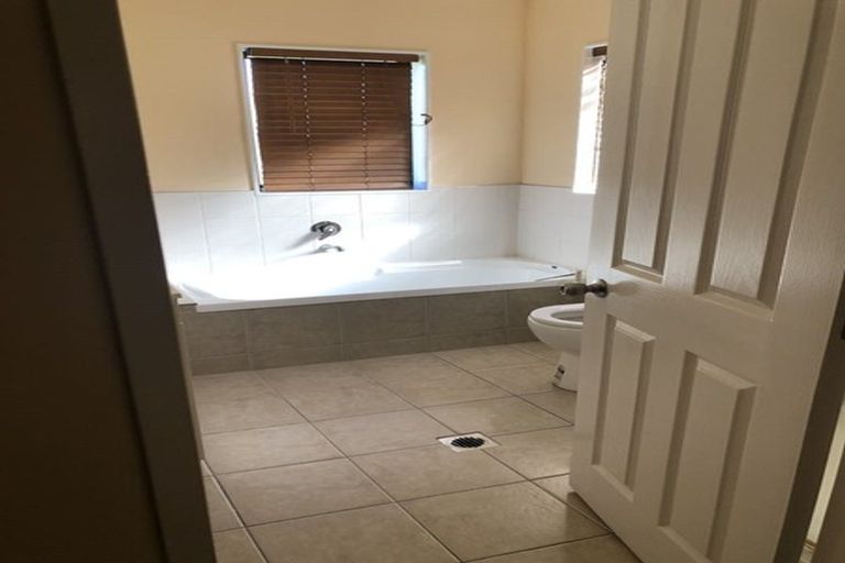 Photo of property in 6 Whitbourne Heights, Manurewa, Auckland, 2105