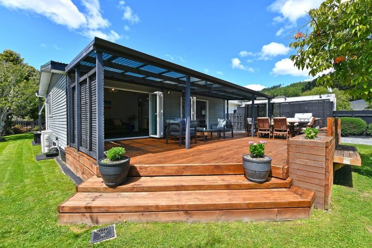 Photo of property in 4 Pinehaven Road, Pinehaven, Upper Hutt, 5019