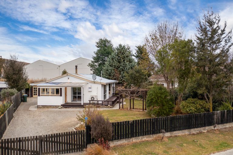 Photo of property in 24 Domain Road, Ettrick, Roxburgh, 9572