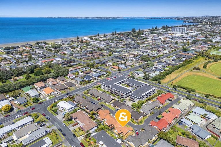 Photo of property in 8/262 Centreway Road, Orewa, 0931