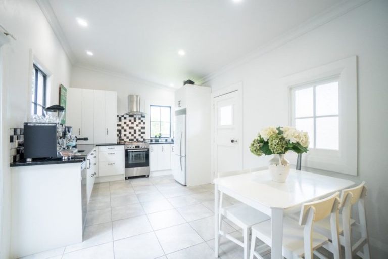 Photo of property in 10 Manson Street, Terrace End, Palmerston North, 4410