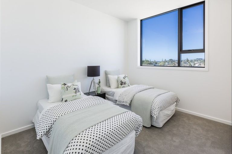 Photo of property in 6/14 Tamariki Avenue, Orewa, 0931