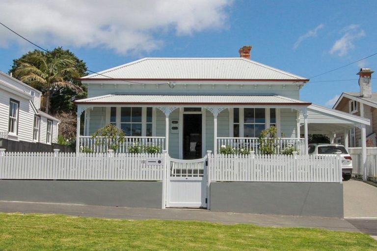 Photo of property in 12 Richmond Avenue, Northcote Point, Auckland, 0627