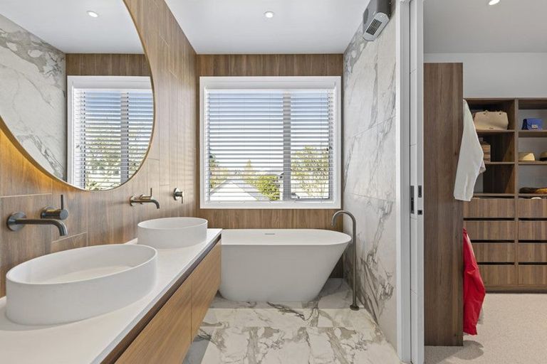 Photo of property in 17 Strowan Road, Strowan, Christchurch, 8052