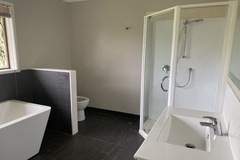 Photo of property in 121 Chamberlain Road, Massey, Auckland, 0614