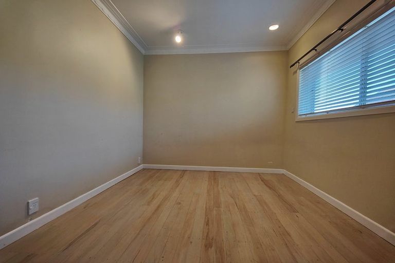 Photo of property in 37 Churchill Road, Cockle Bay, Auckland, 2014