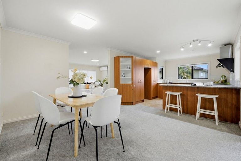 Photo of property in 19 Black Teal Close, Unsworth Heights, Auckland, 0632