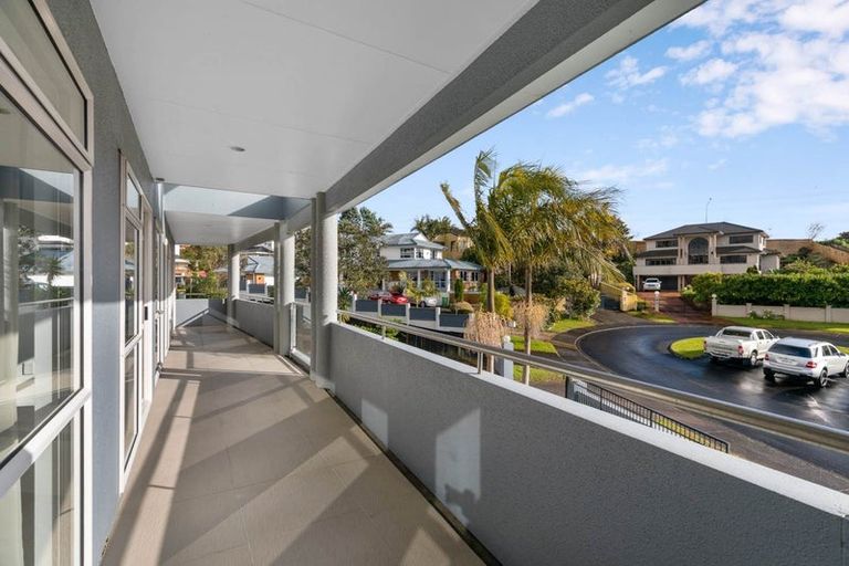 Photo of property in 18 Belleaire Court, West Harbour, Auckland, 0618