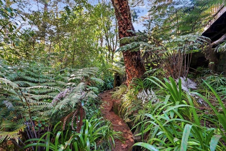 Photo of property in 1/11 Saddleback Rise, Murrays Bay, Auckland, 0630