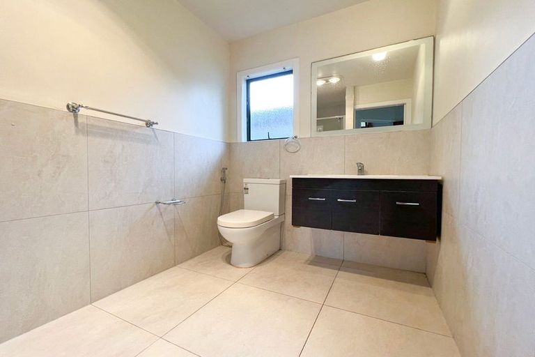 Photo of property in 4 Landsberg Way, Windsor Park, Auckland, 0632