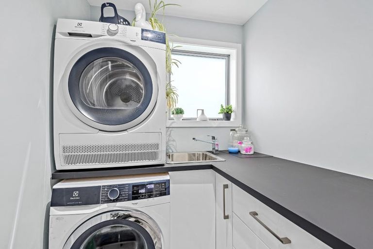 Photo of property in 54 Maxwelton Drive, Mairangi Bay, Auckland, 0630