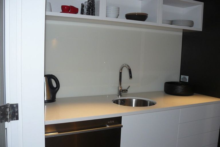 Photo of property in 20 Seabreeze Road, Narrow Neck, Auckland, 0624