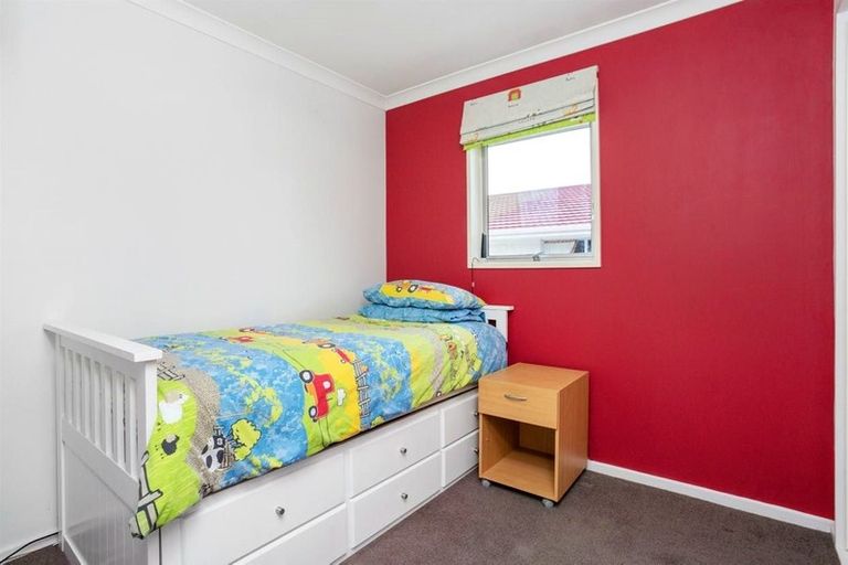 Photo of property in 25 Ambleside Drive, Burnside, Christchurch, 8053
