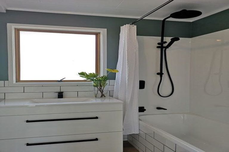 Photo of property in 8 Aquarius Avenue, Glen Eden, Auckland, 0602