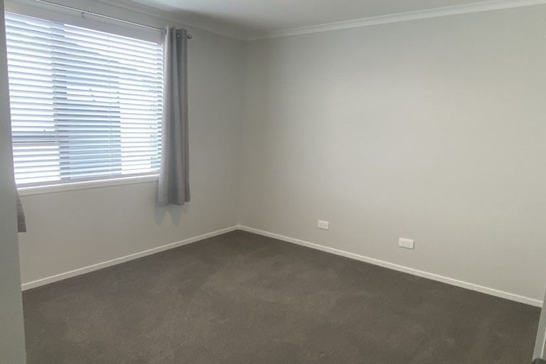 Photo of property in 11 Discovery Place, Marfell, New Plymouth, 4310