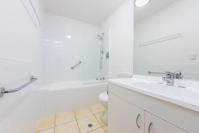 Photo of property in 32/120 Beach Haven Road, Beach Haven, Auckland, 0626