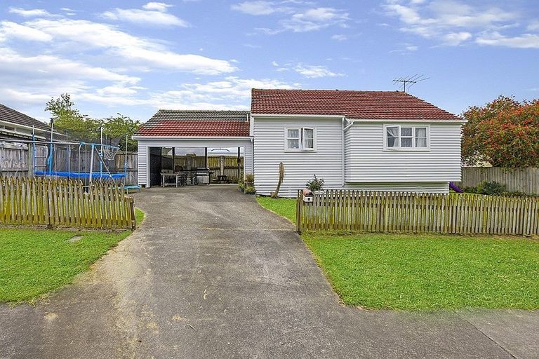 Photo of property in 182 Beach Haven Road, Beach Haven, Auckland, 0626