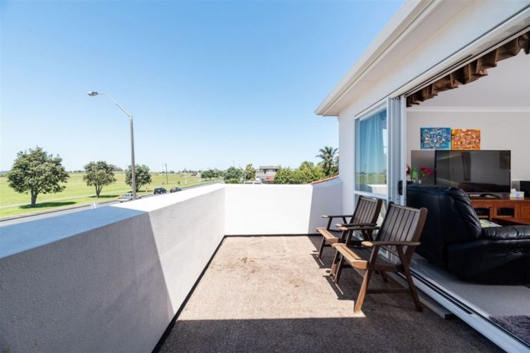 Photo of property in 406a Te Atatu Road, Te Atatu Peninsula, Auckland, 0610