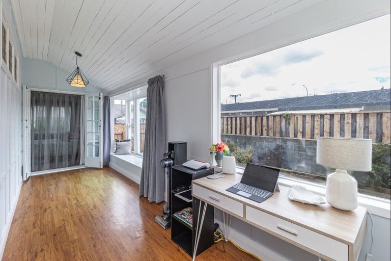 Photo of property in 556a Queen Street East, Levin, 5510