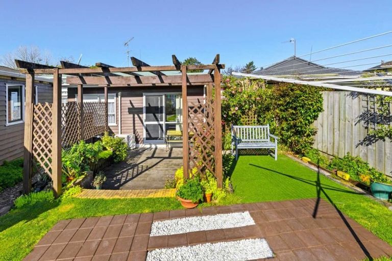 Photo of property in 23 Finlow Drive, Te Atatu South, Auckland, 0610