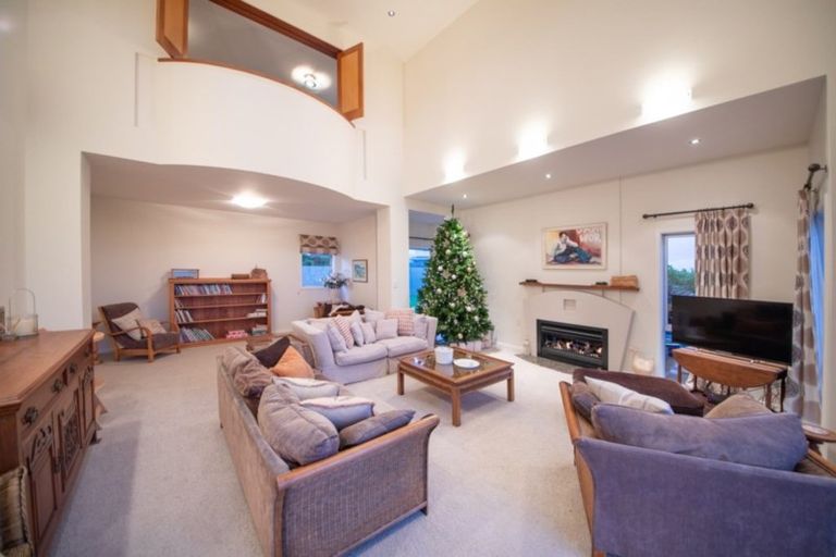 Photo of property in 51 The Strand, Fitzherbert, Palmerston North, 4410