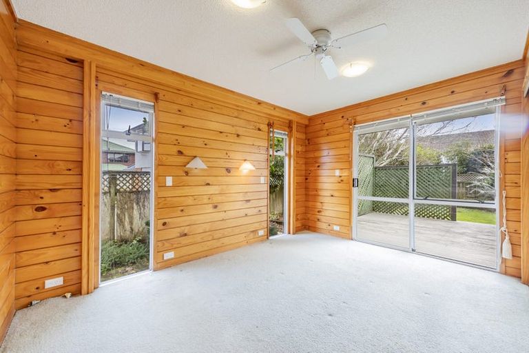 Photo of property in 93 Wiseley Road, West Harbour, Auckland, 0618