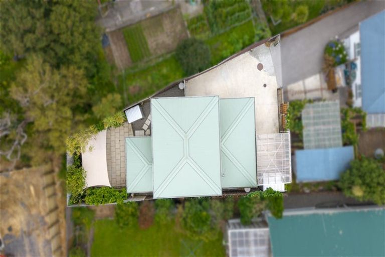 Photo of property in 49a Raroa Terrace, Tawa, Wellington, 5028