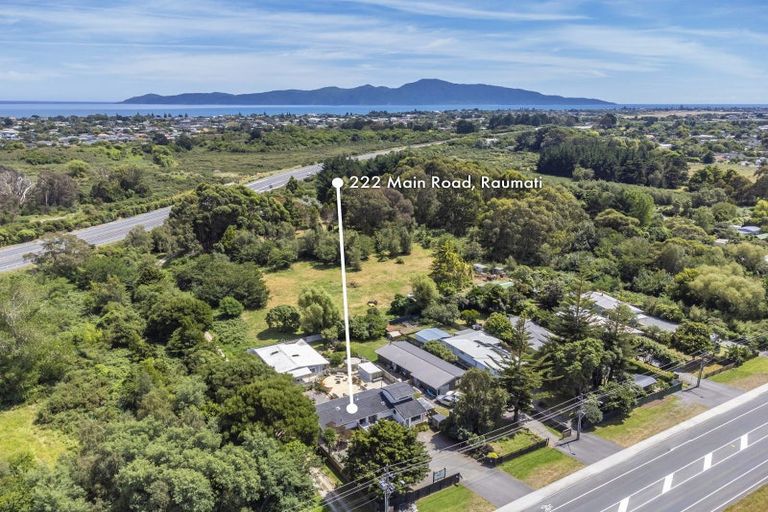 Photo of property in 222 Main Road South, Raumati South, Paraparaumu, 5032