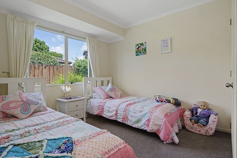 Photo of property in 6 Ernest Shackleton Place, Waiuku, 2123