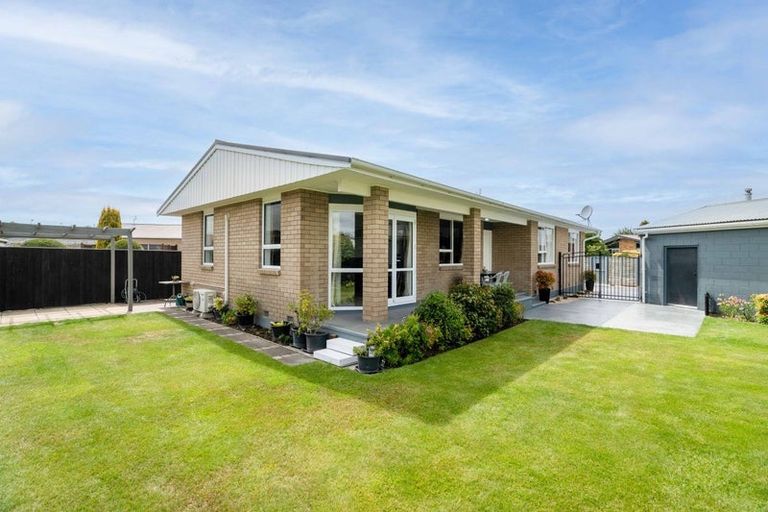 Photo of property in 12 Cowper Place, Avondale, Christchurch, 8061