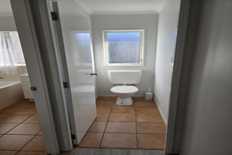 Photo of property in 27 Emmerdale Avenue, Papakura, 2110