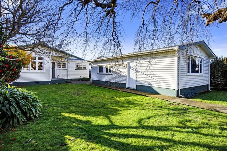 Photo of property in 64 Cambridge Terrace, Waterloo, Lower Hutt, 5011