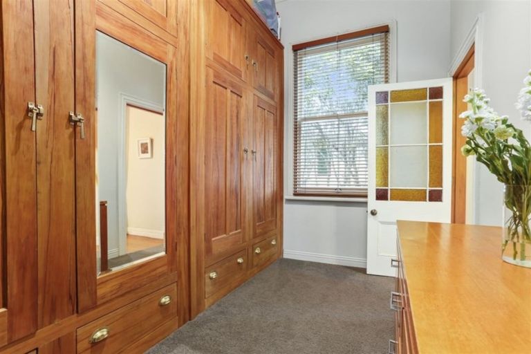 Photo of property in 58 Gladstone Road, Northcote, Auckland, 0627