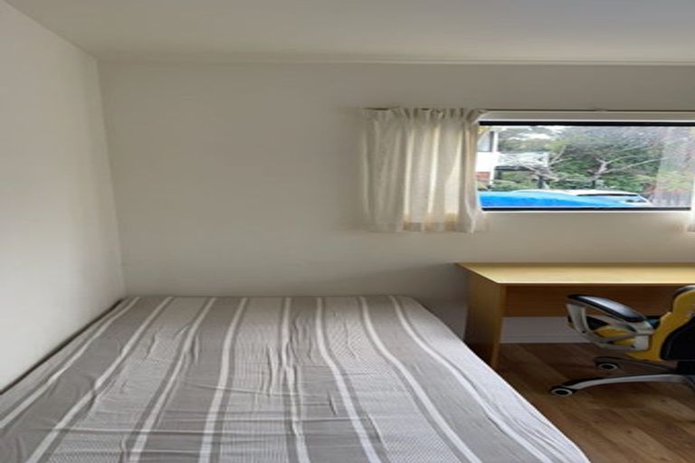 Photo of property in 211 Chelsea View Drive, Chatswood, Auckland, 0626