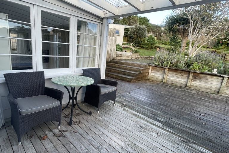 Photo of property in 43 Surf Road, Stanmore Bay, Whangaparaoa, 0932