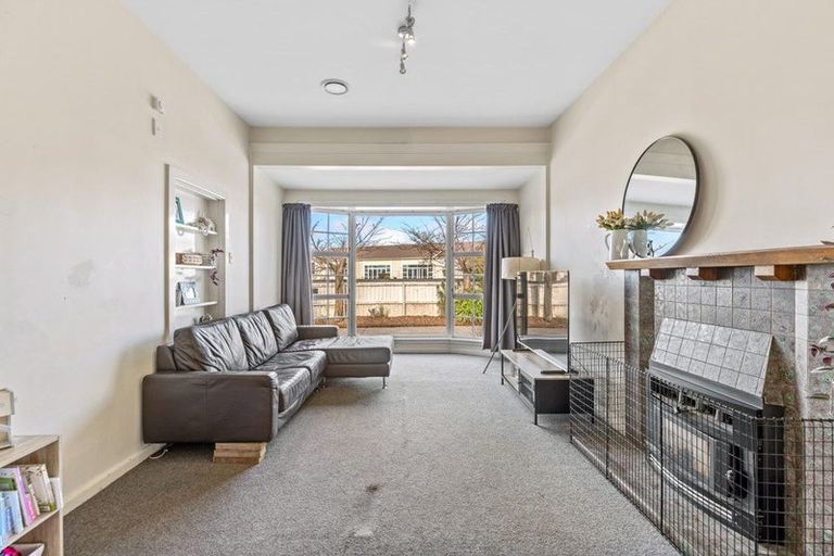 Photo of property in 39 Winters Road, Redwood, Christchurch, 8051