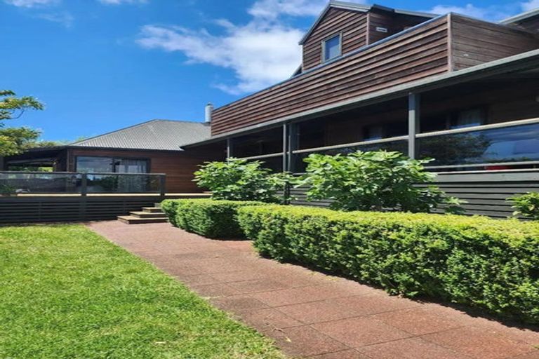 Photo of property in 71 Wairau Road, Oakura, 4314