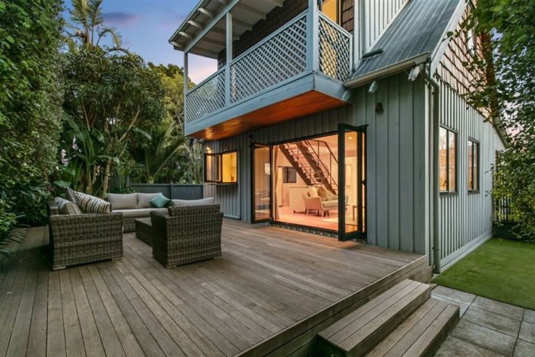 Photo of property in 193a Queen Street, Northcote Point, Auckland, 0627