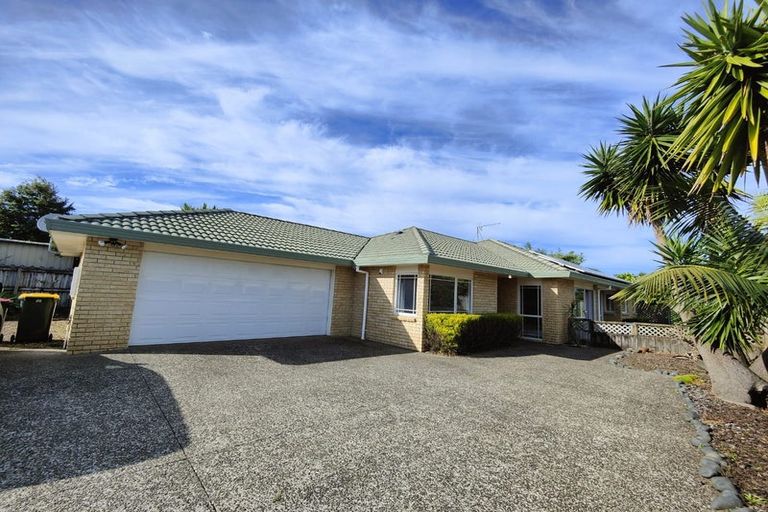Photo of property in 12 Quartley Place, Huntington Park, Auckland, 2013