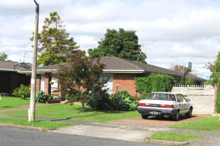 Photo of property in 28 Cornelian Crescent, Half Moon Bay, Auckland, 2012