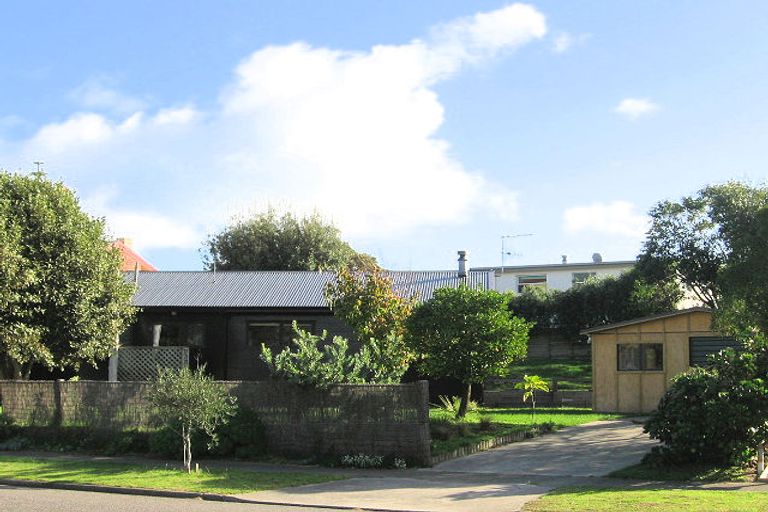 Photo of property in 205 Tutere Street, Waikanae Beach, Waikanae, 5036